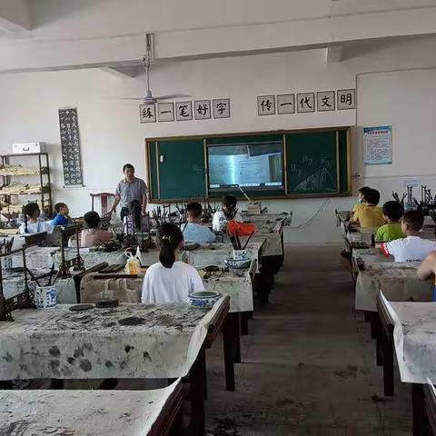 笔尖上的舞蹈一一恩江小学学生软笔书法展