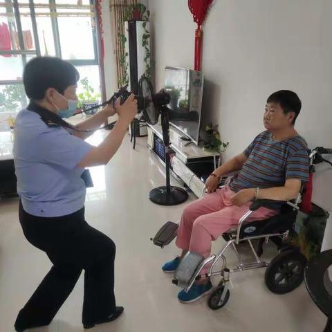 便民服务有温度   老人办证无难度