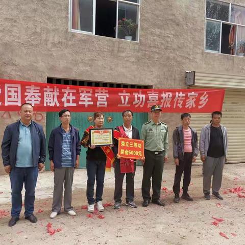 喜报送上门 ，荣光耀家门