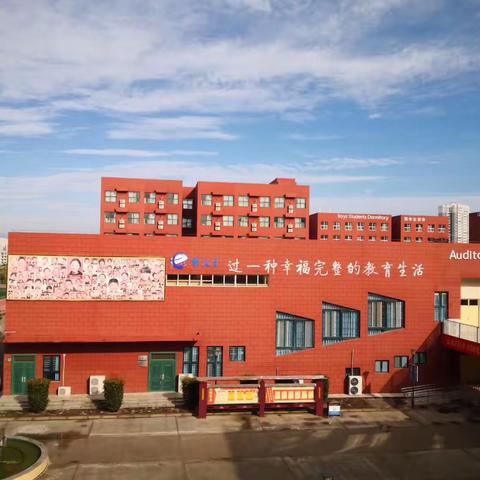 三年砥砺奋进，今朝誉满嵩城；                         而今迈步从头，无惧栉风沐雨。