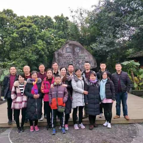应李昌董事长之邀，赴美丽的南国－－海南游玩，白浪、沙滩、椰林、晚风，一切的一切，美不可言！