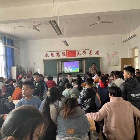 【双向奔赴 共育花开】——临南镇中心小学四年级家长会