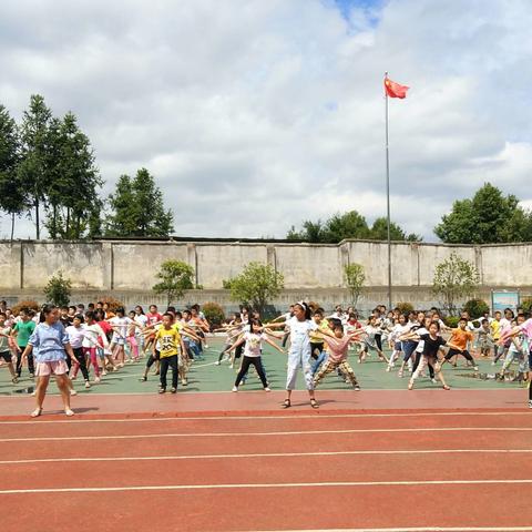 黄荆小学地震应急疏散演练