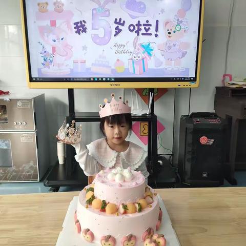 【壮岗镇凤凰峪幼儿园——孩子生日篇】我又长大一岁啦，和鲁珂如一起过生日