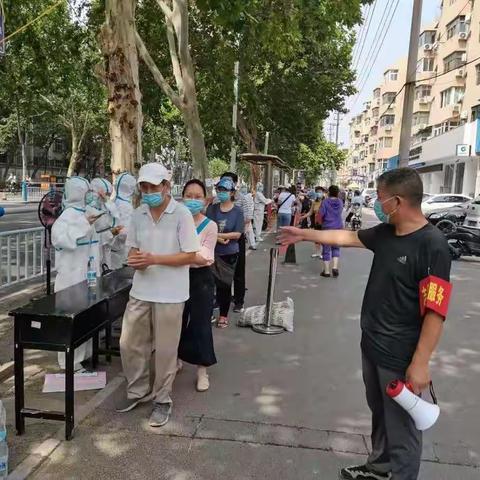 东干道街道全面核酸检测第一天：工作人员齐心协力，检测现场秩序井然