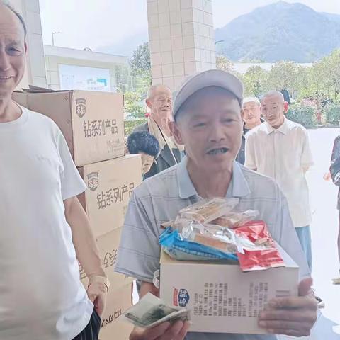 月圆中秋情意浓，2021年9月21号，今天是中秋佳节，是中国的传统文化节日，又称是月夕。