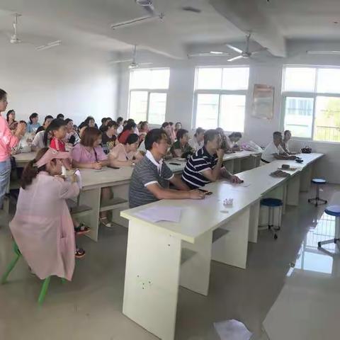 城关一小下元校区关注孩子练字书法课活动