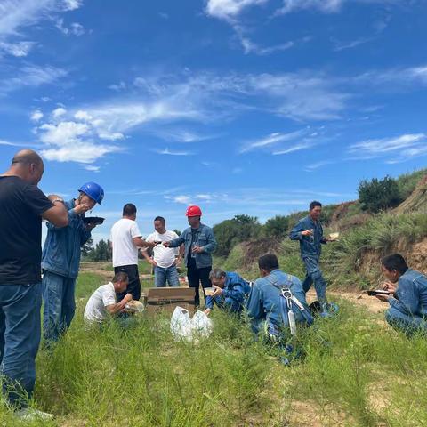 慰问洪灾抢修现场