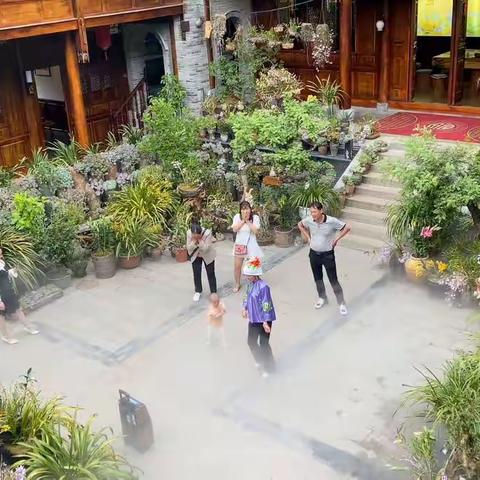 想起奶奶了，她也是这样一个爱跳舞，性格温柔的女人