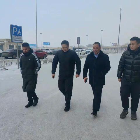 区委办公室主任刘阳深入太平国际机场督导网约车专用通道建设情况