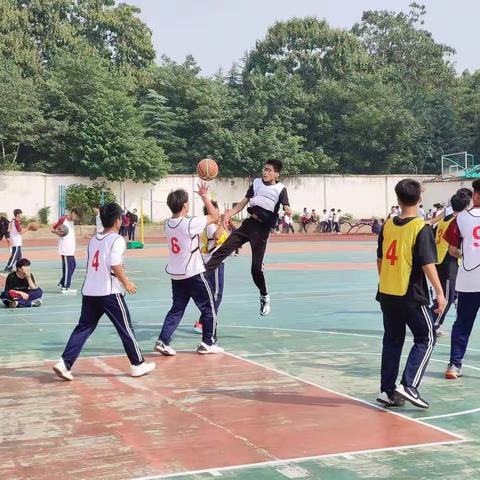 金秋正当时 青春展风采