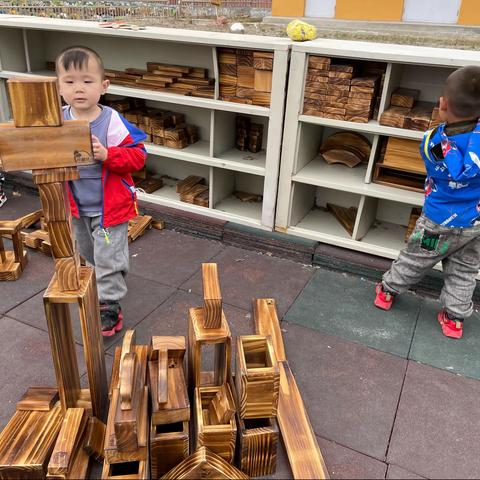 “走进安吉游戏，点亮快乐童年”青河镇第一幼儿园小四班户外自主游戏系列活动