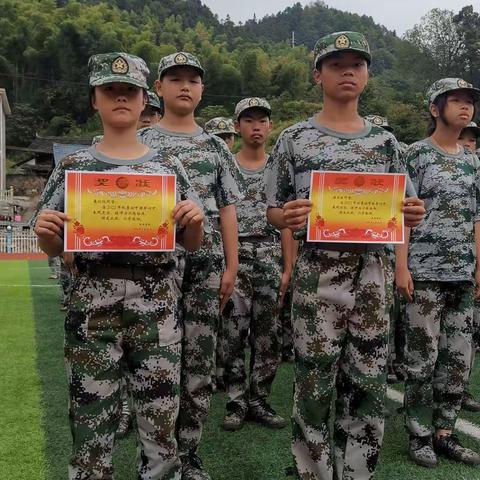 迷彩军训，青春无悔