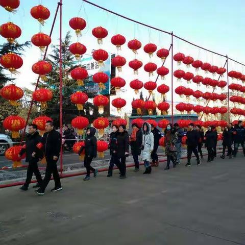 韩店中队全力做好年货市场疏导管理工作