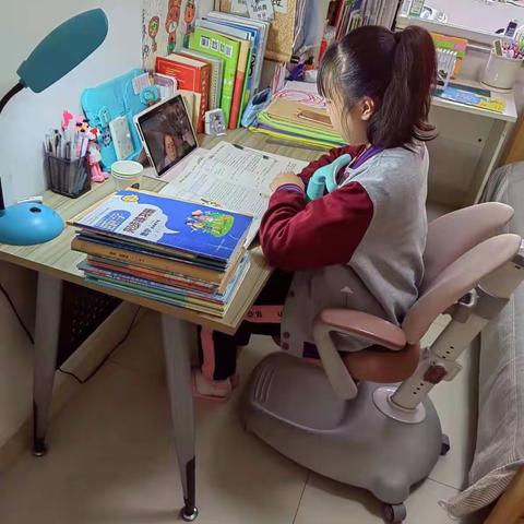 疫情下的“疫”天，          我们在“疫”起