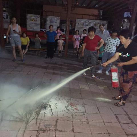 站街镇寺沟村开展更换消防器材，消除安全隐患活动