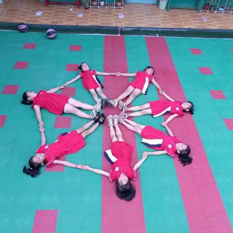 育新幼儿园大班宝贝毕业照片