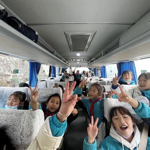 2022年12月14日铜仁市第十八小学五年级（2）班冬季梵净山研学活动