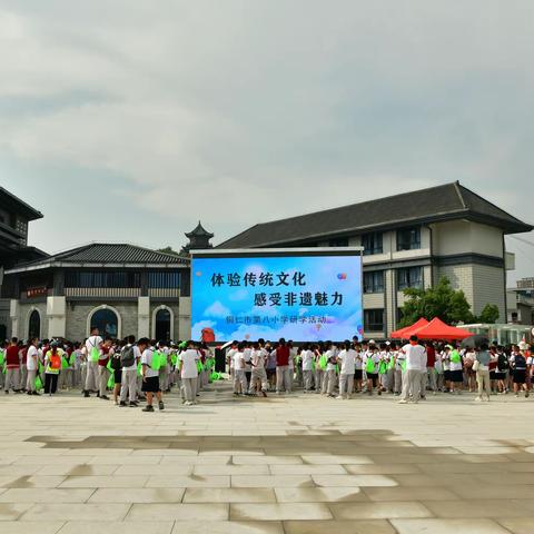 铜仁市第八小学五年级六班迎来了他们中南门、朱砂古镇两天一夜主题研学活动