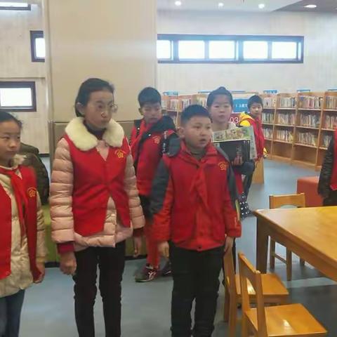 毓秀路小学四（7）班雏鹰小队争当小小志愿者