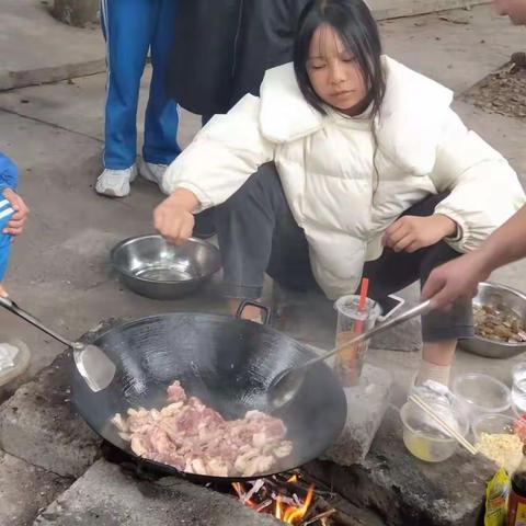 团结众心，锻炼自我，野炊活动