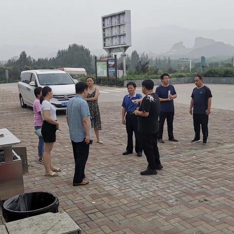 西柏坡高速公路管理处董惠杰副处长莅临平山服务区督导检查专项整治工作