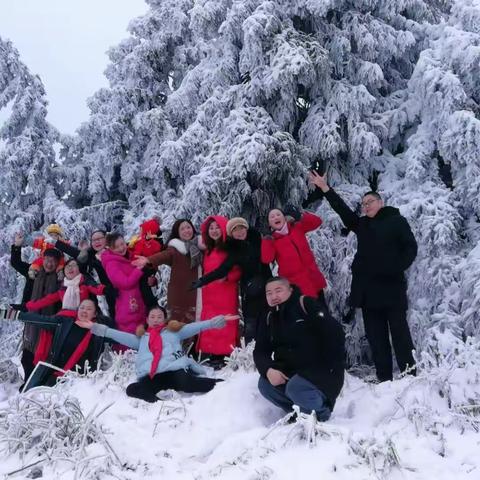 六角坪的雪总是那么美✺◟(∗❛ัᴗ❛ั∗)◞✺2019.01.01猪🐷年第一天相约六角坪拥抱白雪与雪媲美