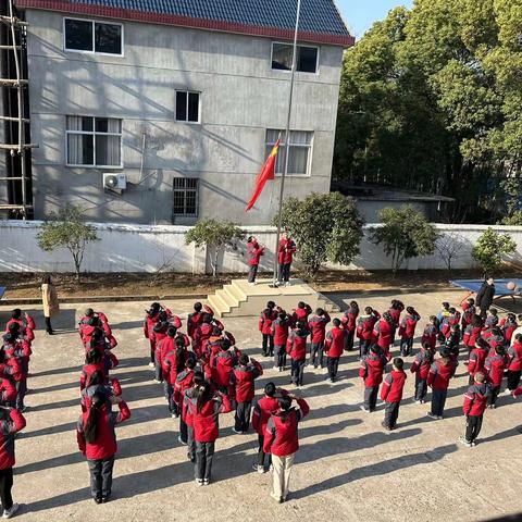 旭日东升，国旗飘飘——湖田小学