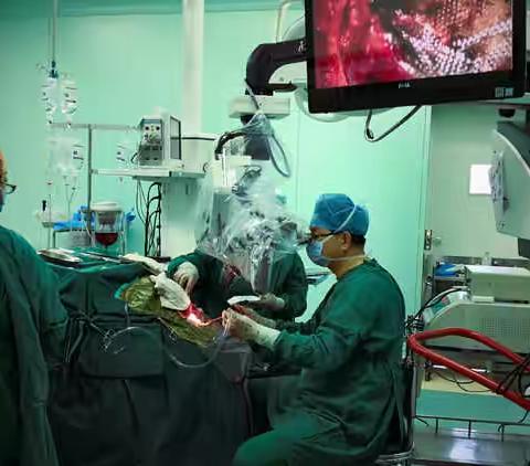 近日我科成功完成显微镜下动静脉畸形切除+血肿清除术一例