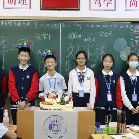 欢声笑语我心中，情谊深厚共努力