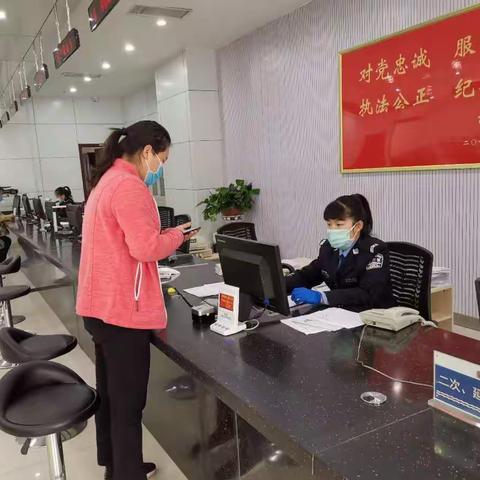 服务“零距离”――雁环中路派出所户籍室