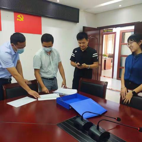 石廷伟同志采取“四不两直”方式深入到村（居)、社区督查疫情防控工作