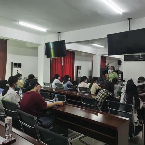 返乡学子助力疫情防控工作