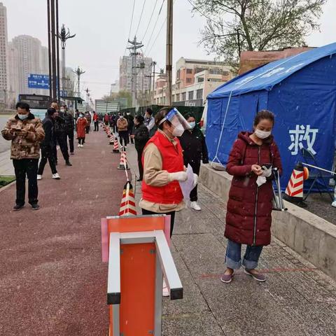 战“疫”有责    党员志愿者在行动