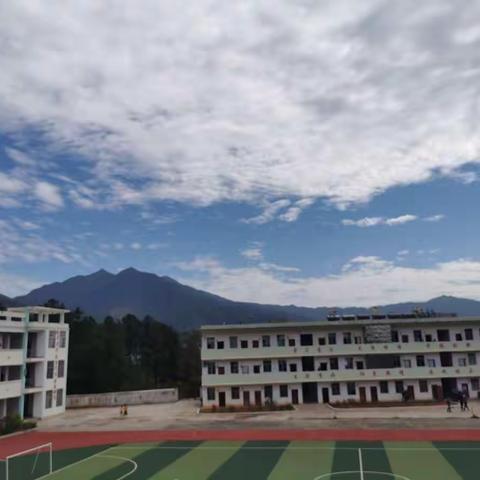 送教共交流，思齐促提升——记县初中语文、初中数学名师团送教黄田初中