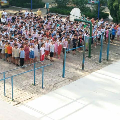 东于林小学2018年下半年新学期第一次升旗仪式