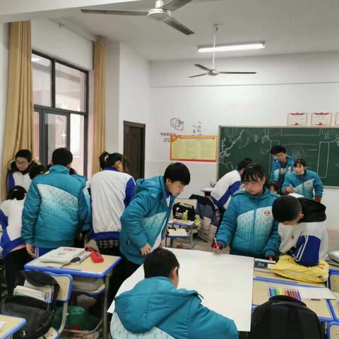 岳阳市第十八中学跳蚤市场。