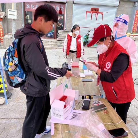 巴林左旗东城街道：“小红帽”“红马甲”助力全员核酸检测