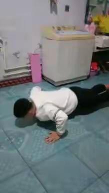 20汽修三班锻炼视频