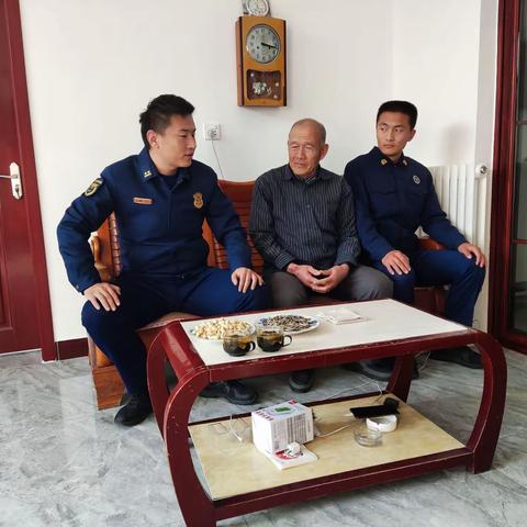 宁津大队春节前夕走访慰问困难消防救援人员家庭