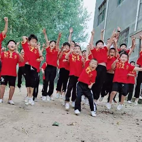 武术从娃娃抓起，在吃苦的同时还磨炼孩子意志力！