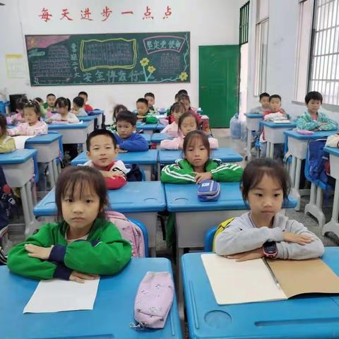 2022.10.27 荷叶塘小学书法六班这周学习基本笔画【斜捺和平捺】