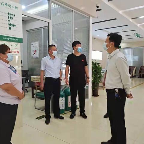 源汇支行领导班子国庆期间深入网点慰问一线员工
