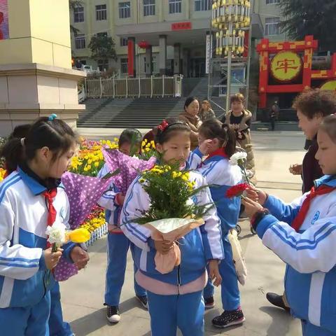 缅怀先烈，承继传统，激励斗志、奋发图强。