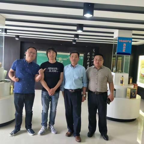 华人王东飞，情系恩泉