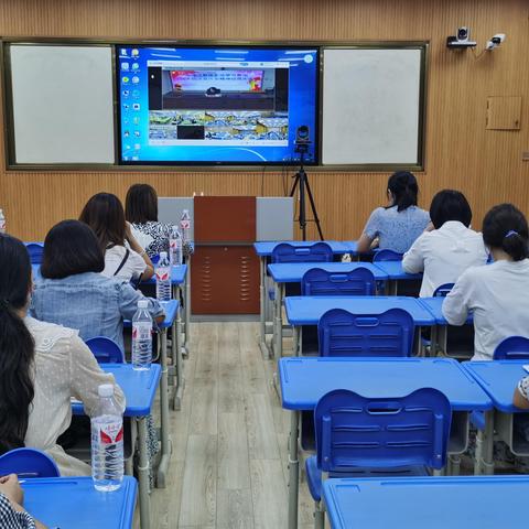 市四小：传达学习落实湖滨区第十四次党代会精神