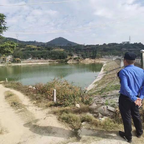 城管嵩屿中队对嵩屿街道湖堀水库周边巡查