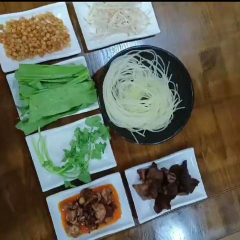 苗家辣子雞米粉