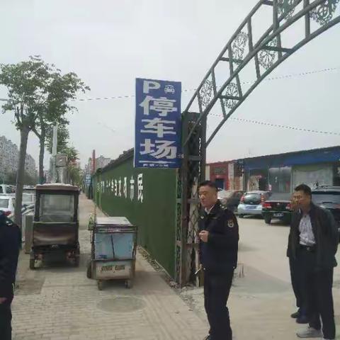 规范停车秩序 提升市容市貌 市城市管理局对学院西路车辆违停行为进行综合整治