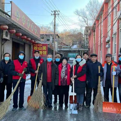 社区齐动员，扫雪除冰暖人心